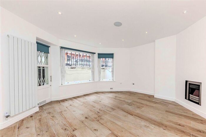 2 Bedroom Flat To Rent In Holland Park Gardens, London, W14