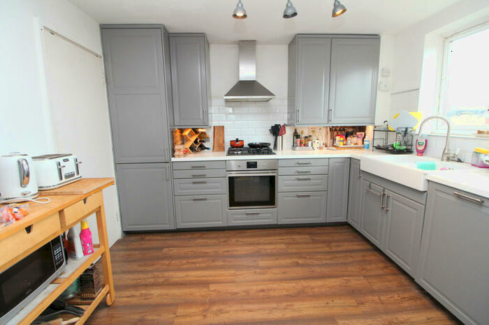 2 Bedroom Apartment To Rent In Evelina Road, Penge, SE20