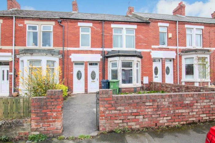 3 Bedroom Flat To Rent In Clephan Street, Gateshead, Tyne And Wear, NE11