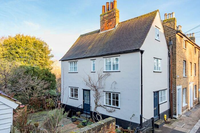 4 Bedroom End Of Terrace House For Sale In West Street, Hertford, Hertfordshire, SG13