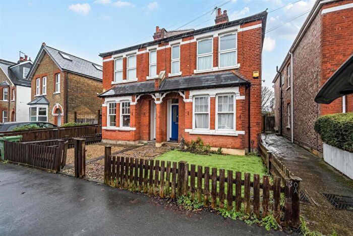 1 Bedroom Flat For Sale In Ellerton Road, Surbiton, KT6