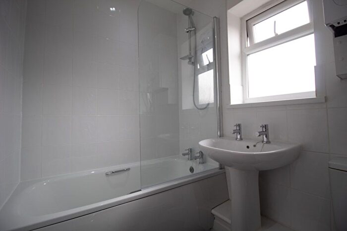 2 Bedroom Flat To Rent In Radcliffe Road, West Bridgford, NG2