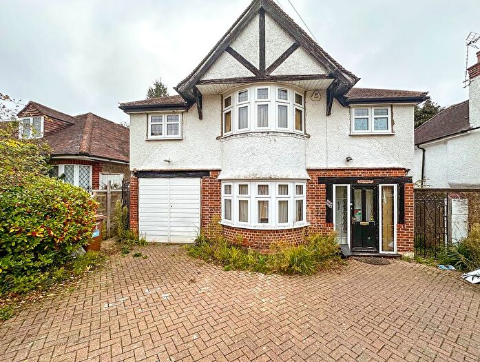 4 Bedroom Detached House To Rent In Oaklands Avenue, Watford, WD19