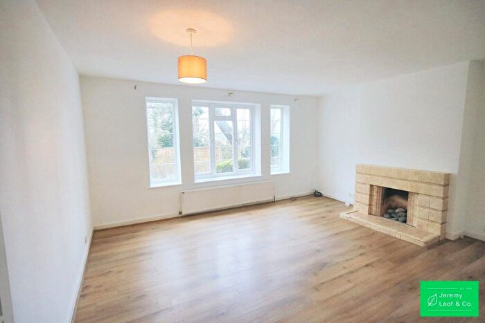 2 Bedroom Flat To Rent In High Road, London, N20