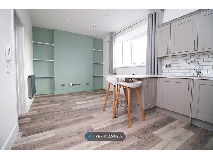 1 Bedroom Flat To Rent In City Centre, Swansea, SA1