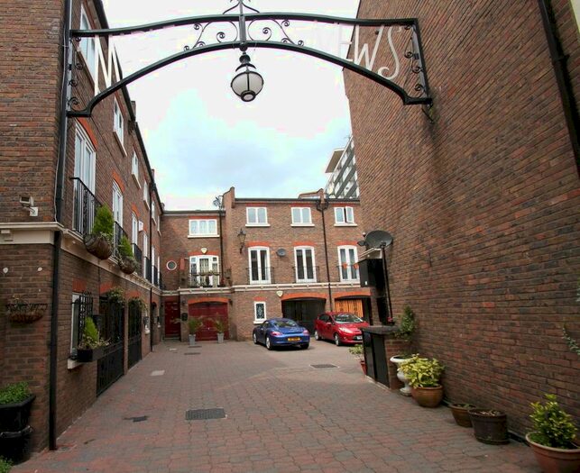 4 Bedroom Flat To Rent In Maple Mews, London, NW6