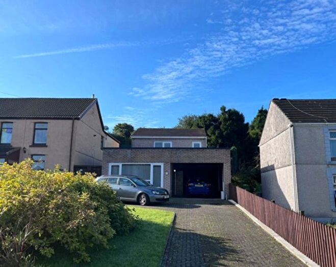3 Bedroom Detached House To Rent In Victoria Road, Waunarlwydd, Swansea, SA5