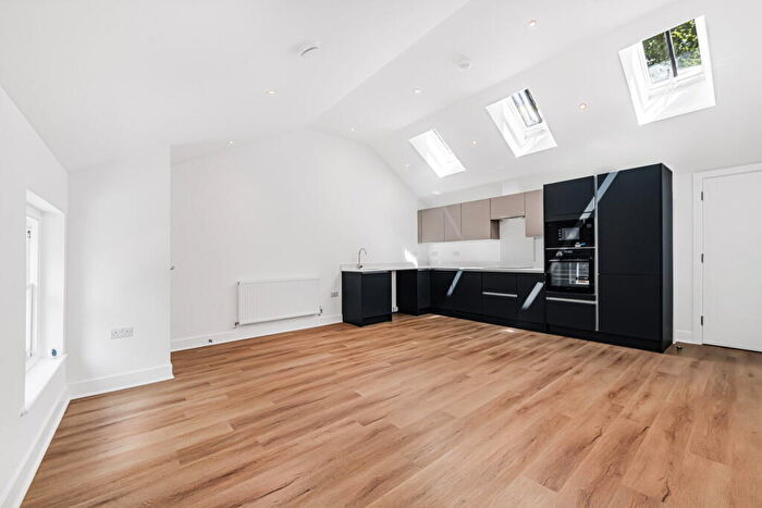 1 Bedroom Flat To Rent In Church Street, Reigate, RH2