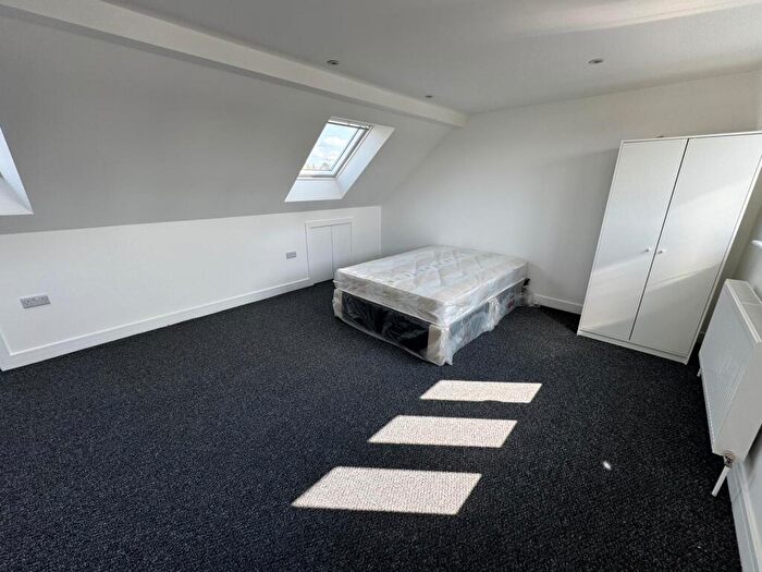 1 Bedroom Semi-Detached House To Rent In The Fairway, Ruislip, HA4