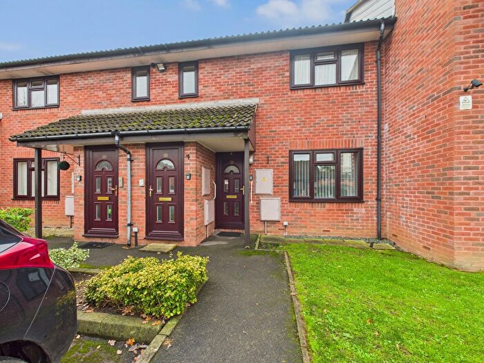 1 Bedroom Maisonette For Sale In The Oaks, Kimberley Close, Langley, Berkshire, SL3