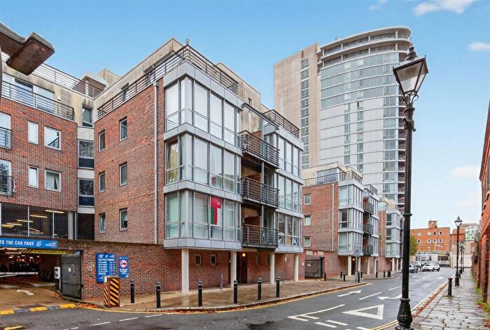 2 Bedroom Apartment For Sale In Admiralty Road, Portsmouth, PO1
