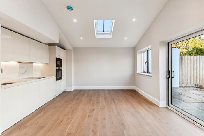 3 Bedroom Apartment For Sale In Fernlea Road, London, SW12