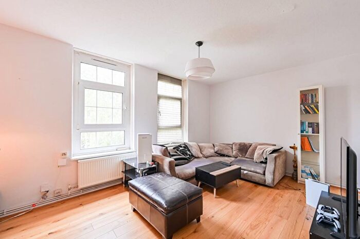 2 Bedroom Flat To Rent In Lever Street, Clerkenwell, London, EC1V