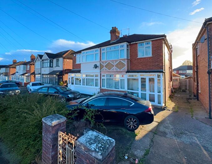 3 Bedroom Semi Detached House For Sale In Culver Grove, Stanmore, HA7