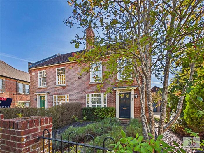 3 Bedroom Semi-Detached House For Sale In Garrod Approach, Melton, IP12