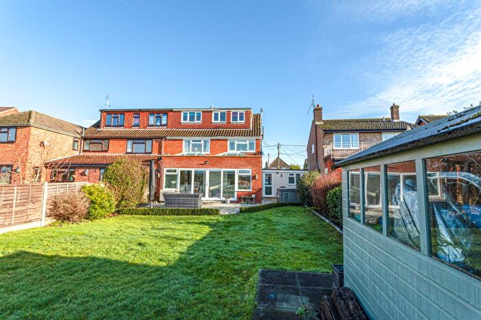 4 Bedroom Semi Detached House For Sale In The Hurst, Winchfield, RG27