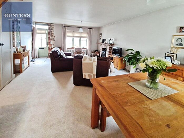 2 Bedroom Cottage For Sale In Treoes, Bridgend, CF35