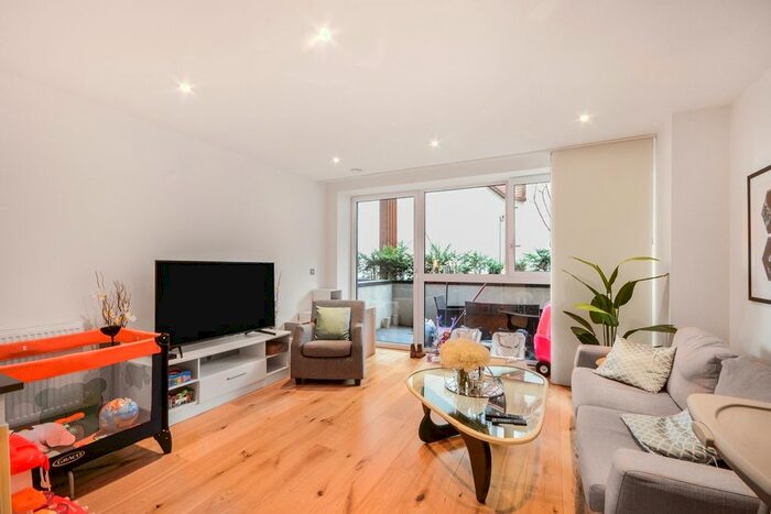 2 Bedroom Flat To Rent In Hoy Street, London, E16