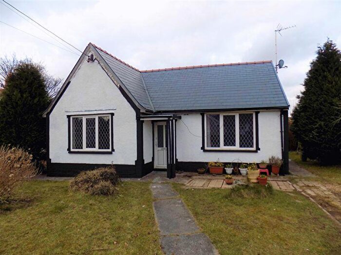 2 Bedroom Bungalow To Rent In Hengoed Road, Penpedairheol, CF82