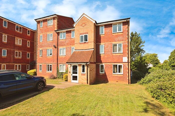 1 Bedroom Flat To Rent In Pioneer Way, Watford, WD18