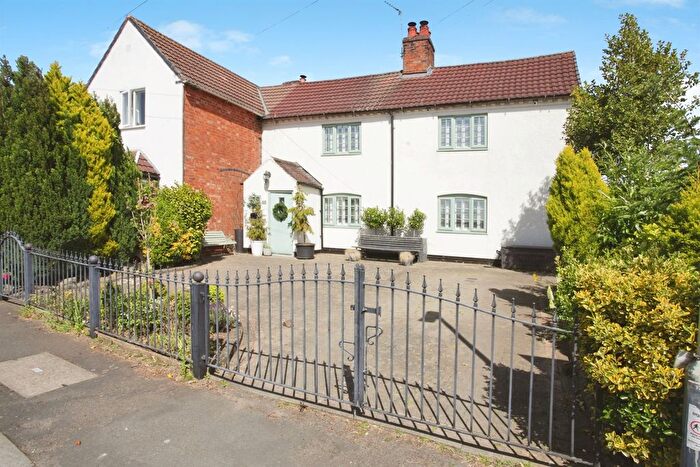 3 Bedroom Semi-Detached House For Sale In Church Street, Bulkington, Bedworth, CV12