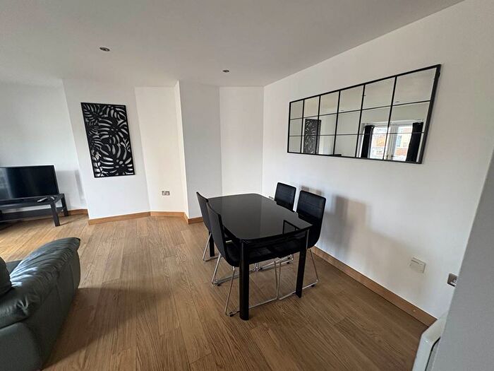2 Bedroom Flat To Rent In Bradley House, St Stephens Avenue, Bristol, BS1