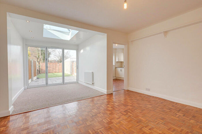 2 Bedroom Bungalow To Rent In Glenwood Avenue, Leigh-on-sea, SS9