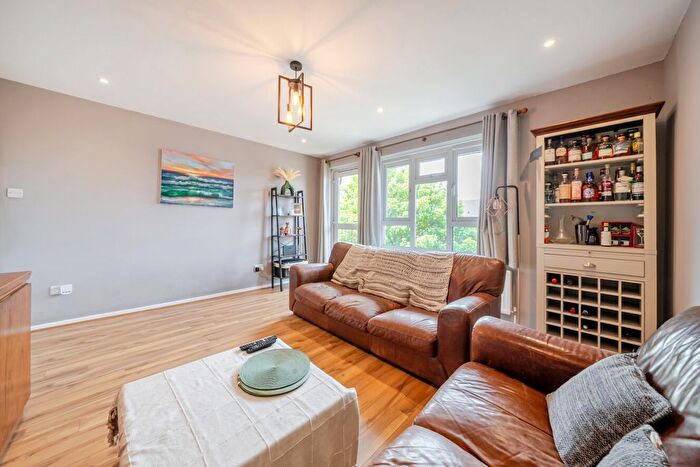 2 Bedroom Flat For Sale In Solon New Road Estate, Clapham, London, SW4