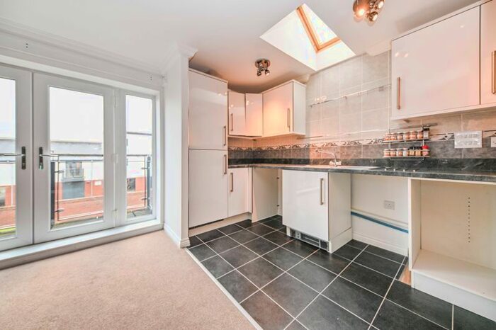 2 Bedroom Maisonette To Rent In Gold Close, Waterlooville, PO7