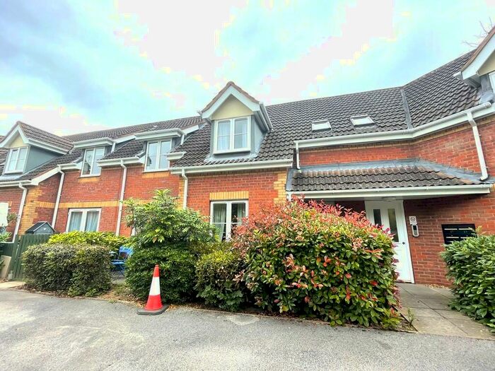 2 Bedroom Flat To Rent In Walkers Way, Kenilworth, CV8