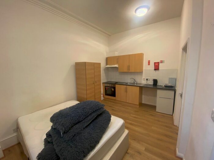 1 Bedroom Flat To Rent In Kingston Road, Richmond TW11