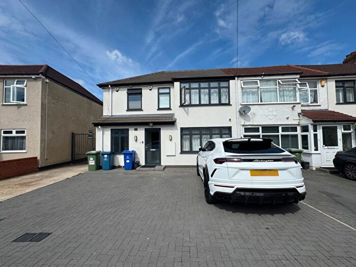 2 Bedroom Flat To Rent In St Pauls Avenue, Harrow, HA3
