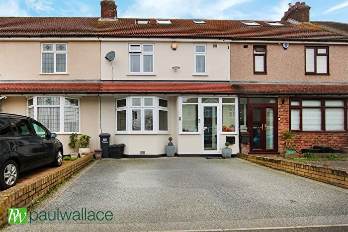 4 Bedroom Terraced House For Sale In Brookfield Gardens, Cheshunt, EN8