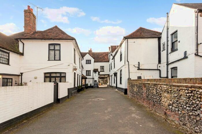 Flat To Rent In Holywell Hill St. Albans, AL1