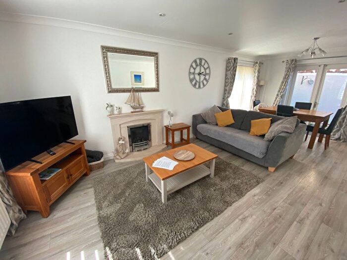 2 Bedroom End Terrace House To Rent In Shoreside, Shaldon, TQ14