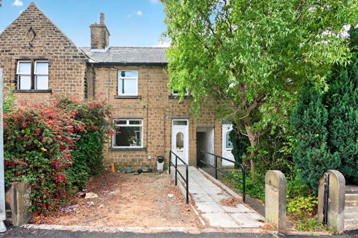 3 Bedroom Terraced House For Sale In Towngate, Huddersfield, HD4