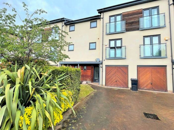 4 Bedroom Town House To Rent In Thirleby Road, Mill Hill, NW7