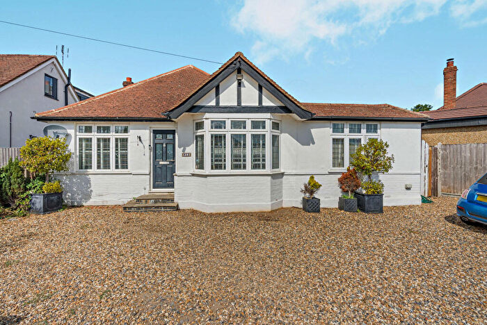 3 Bedroom Detached Bungalow For Sale In West Avenue, St Albans, AL2