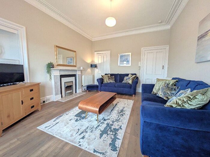 2 Bedroom Flat To Rent In Dundee Terrace, Fountainbridge, Edinburgh, EH11