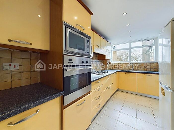 3 Bedroom Flat To Rent In The Cedars, Heronsforde, Ealing, W13