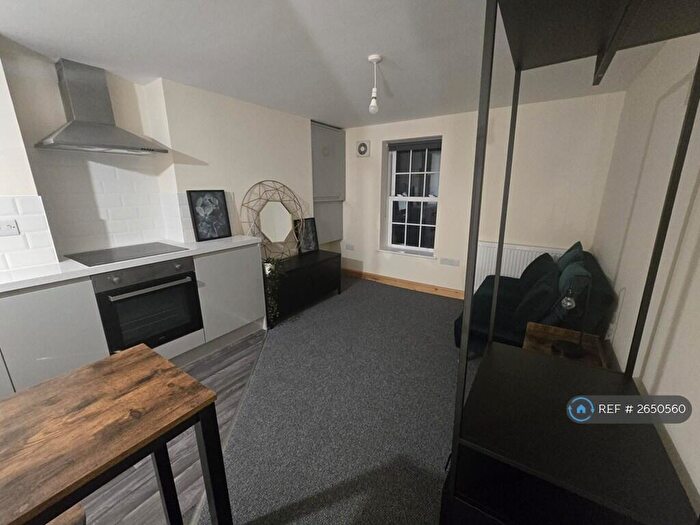 1 Bedroom Flat To Rent In County Road, Maidstone, ME14