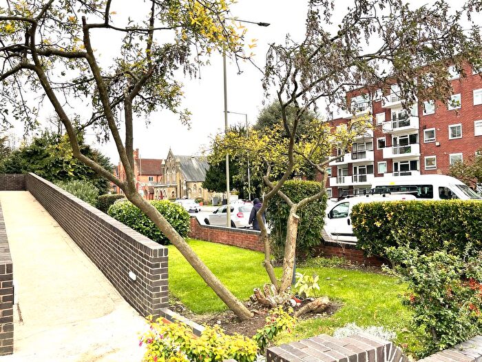 1 Bedroom Flat To Rent In Ballards Lane, London, N3