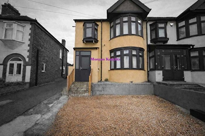 3 Bedroom Flat To Rent In South Park Drive, Ilford, IG3