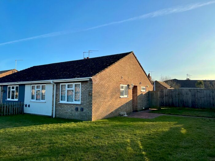 2 Bedroom Bungalow To Rent In Lamble Close, Beck Row, Bury St. Edmunds IP28