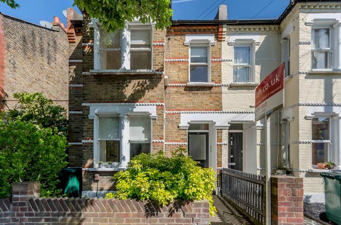 1 Bedroom Flat To Rent In Ridley Road, Wimbledon, London, SW19