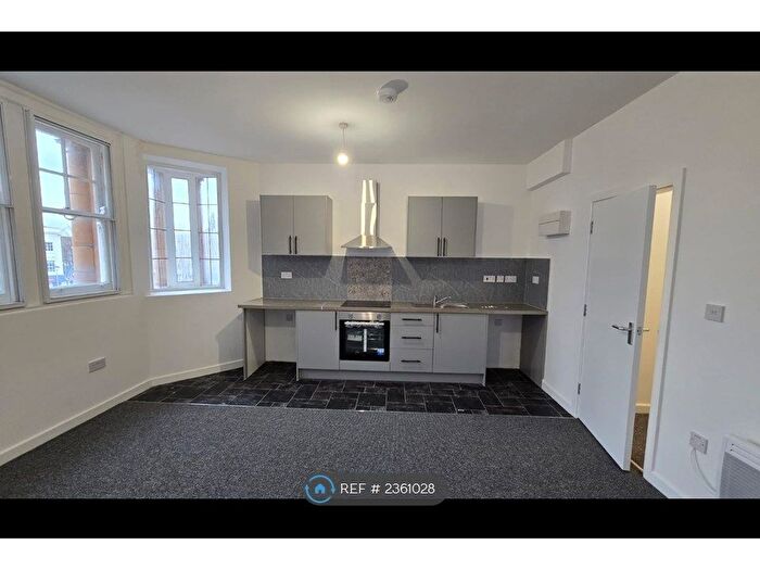 1 Bedroom Flat To Rent In Market Place, Mansfield, NG18