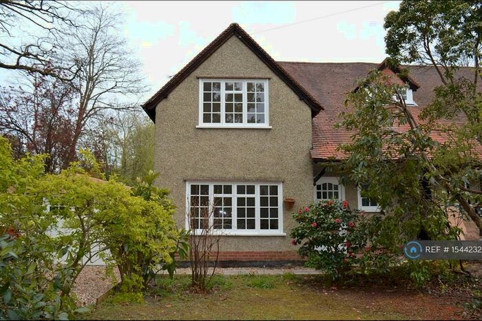 3 Bedroom Semi-Detached House To Rent In Pine Garth, Fleet, GU51