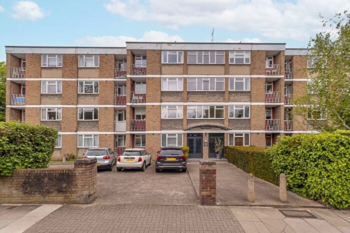 Studio To Rent In Keswick Road, London, SW15