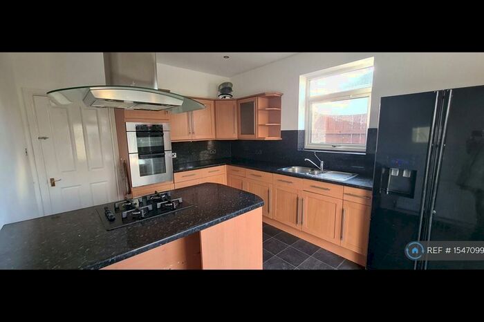 5 Bedroom Semi-Detached House To Rent In Penilee Road, Paisley, PA1