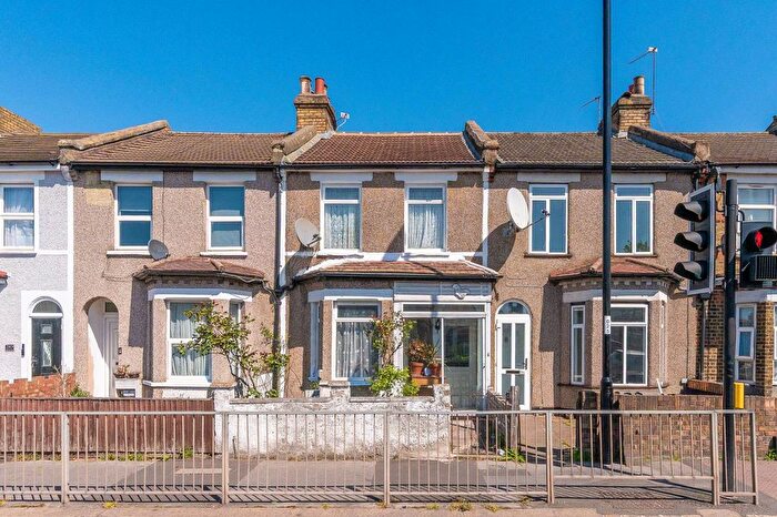 3 Bedroom Terraced House For Sale In Mitcham Road, Croydon, CR0